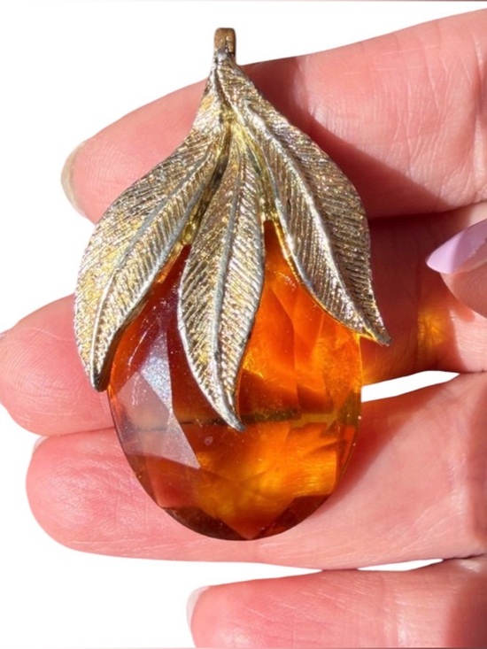 Vintage Jewelry - Vintage Gold Tone and Amber Leaf Pendant / Brooch